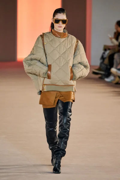 Look 14